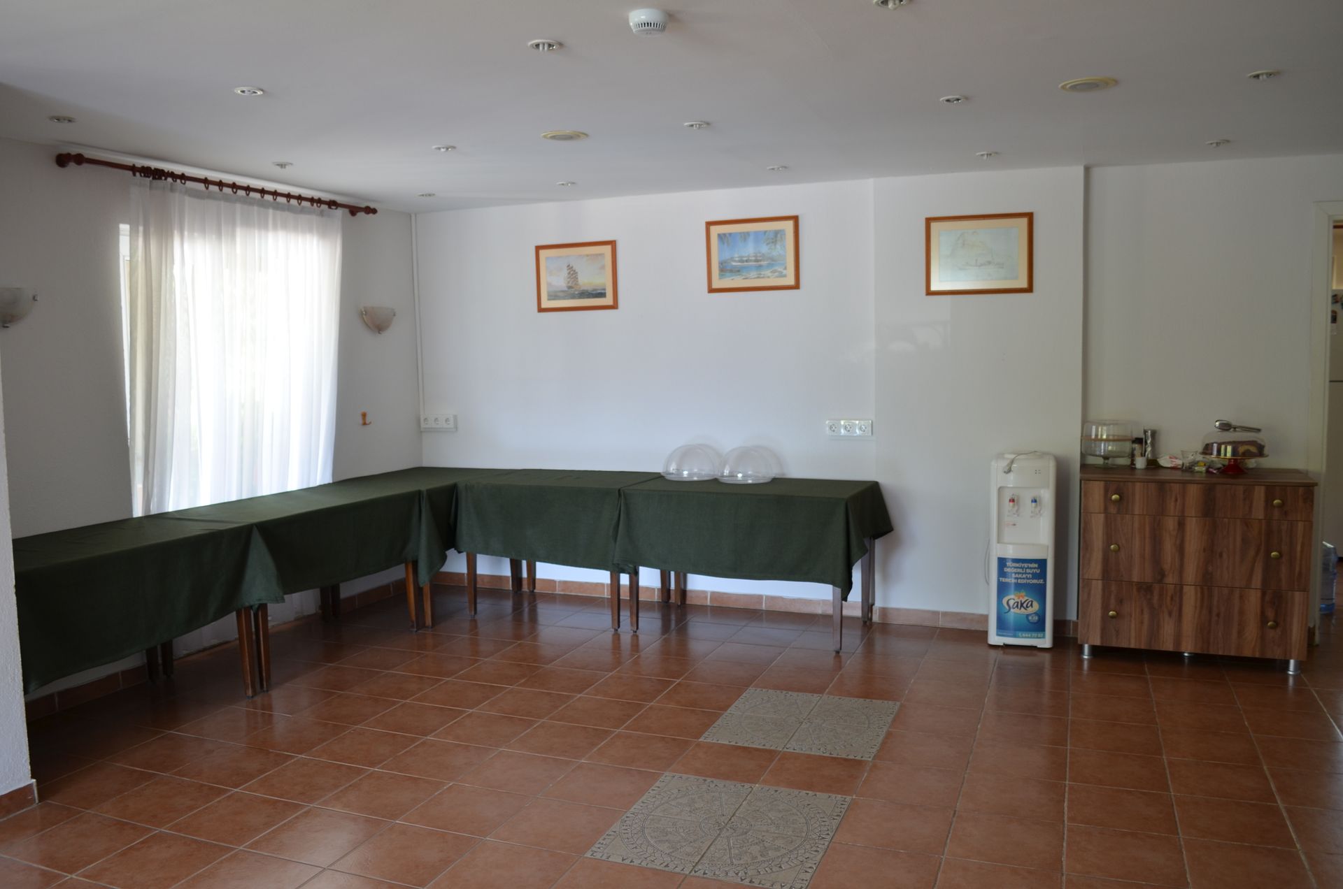 Açık büfe kahvaltı salonu