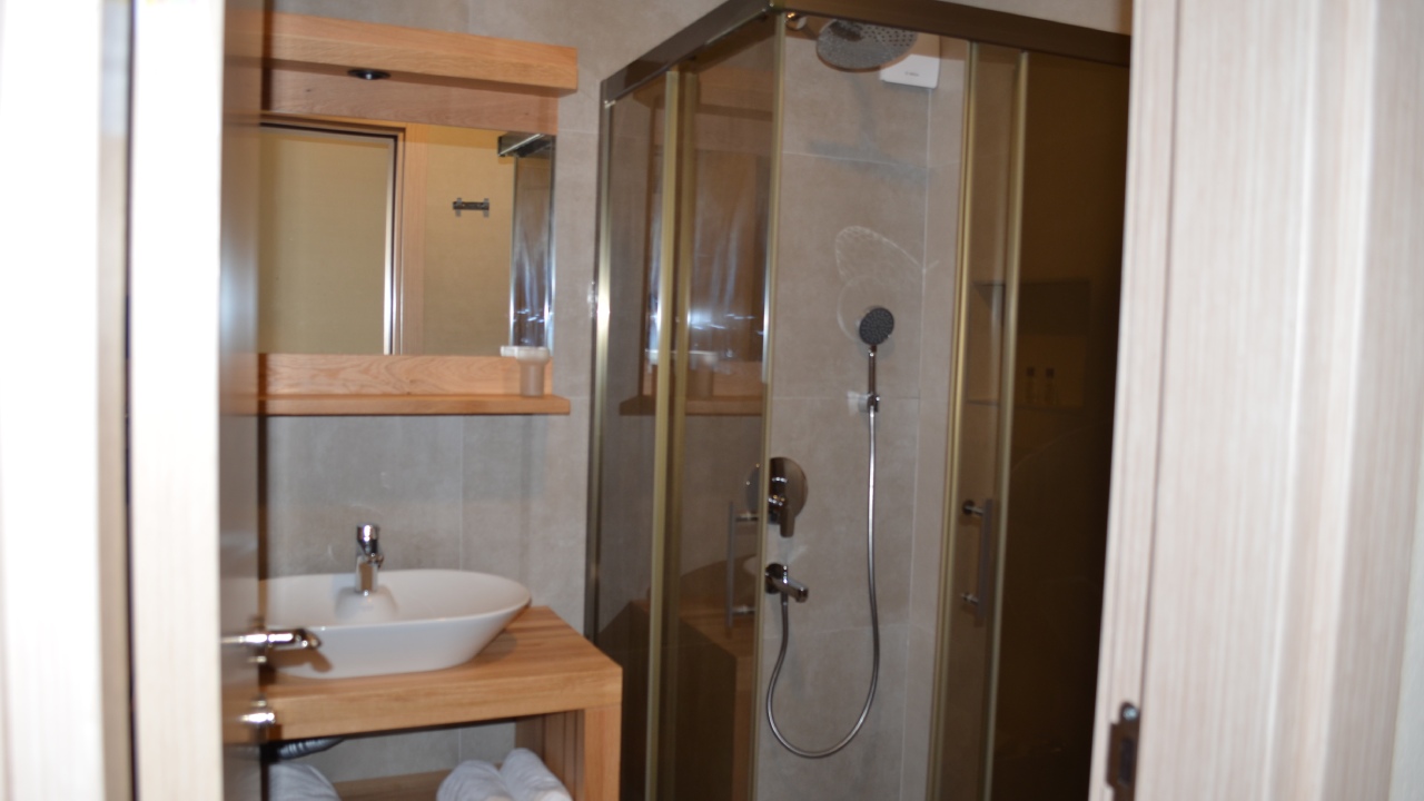 Duş kabinli banyo